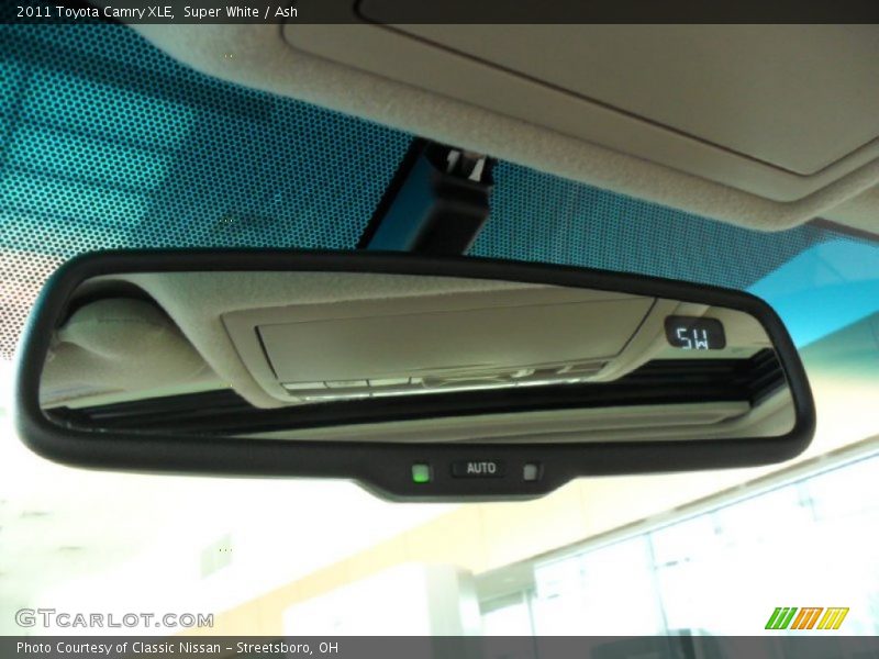 Super White / Ash 2011 Toyota Camry XLE