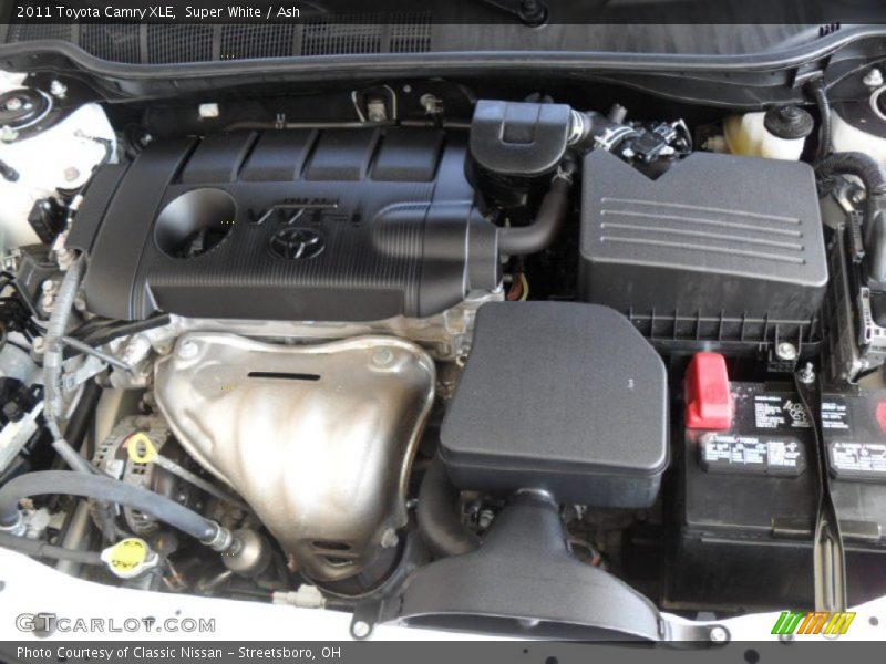 Super White / Ash 2011 Toyota Camry XLE