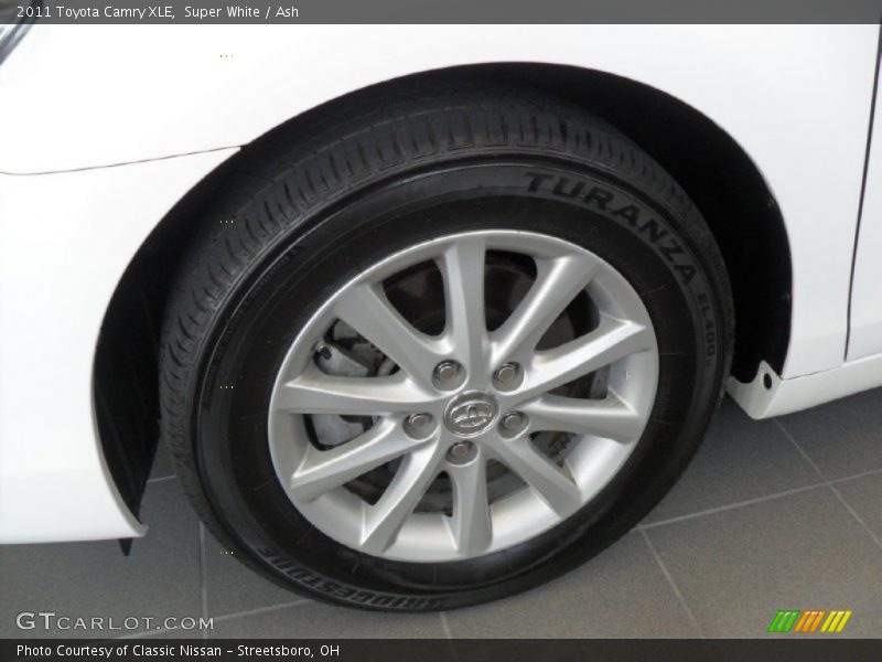 Super White / Ash 2011 Toyota Camry XLE