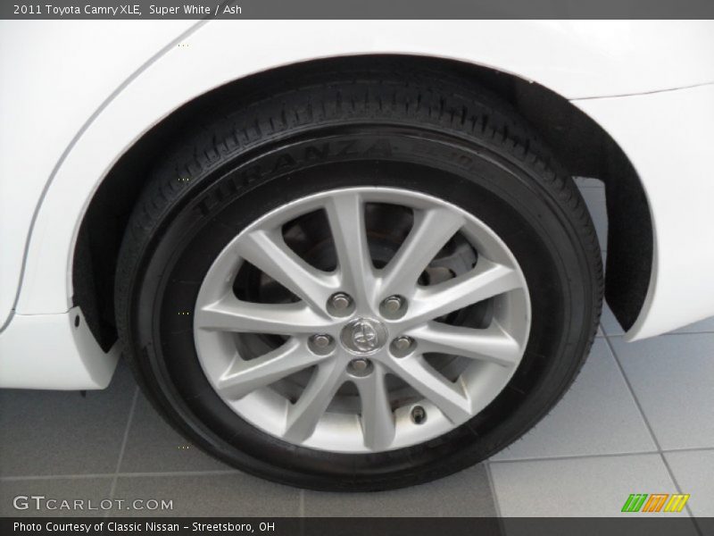 Super White / Ash 2011 Toyota Camry XLE