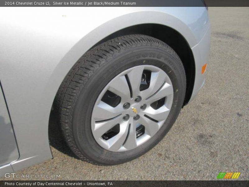 Silver Ice Metallic / Jet Black/Medium Titanium 2014 Chevrolet Cruze LS
