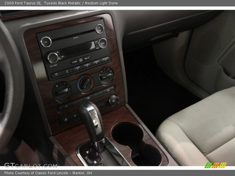 Tuxedo Black Metallic / Medium Light Stone 2009 Ford Taurus SE