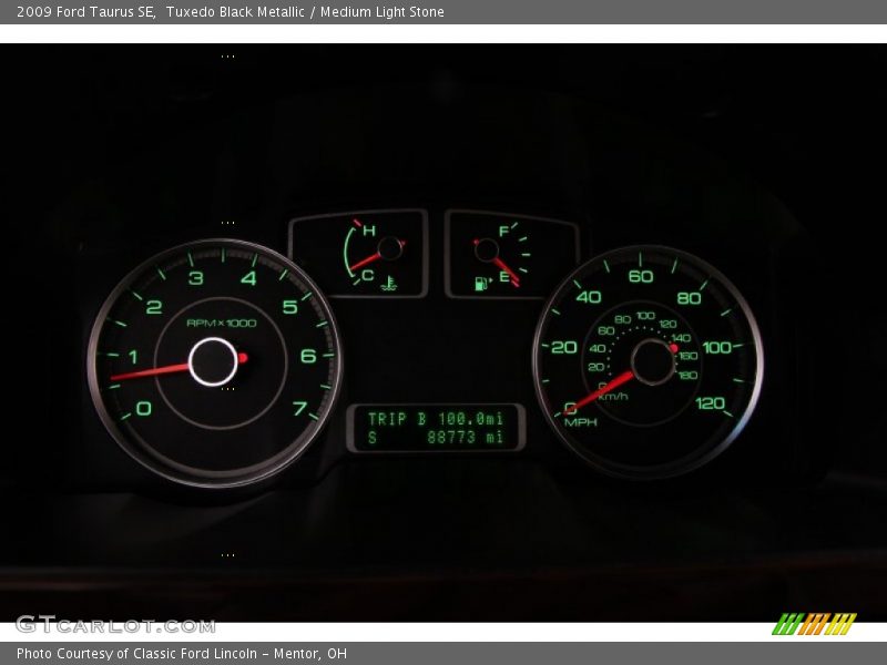 Tuxedo Black Metallic / Medium Light Stone 2009 Ford Taurus SE