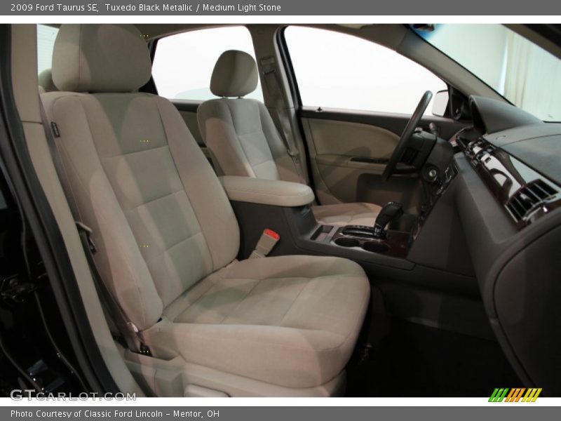 Tuxedo Black Metallic / Medium Light Stone 2009 Ford Taurus SE