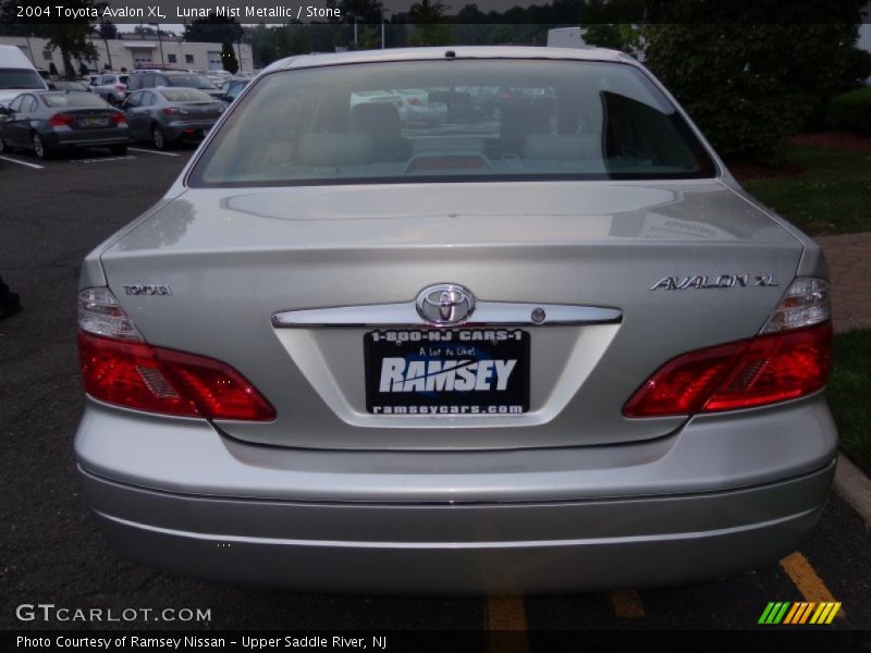 Lunar Mist Metallic / Stone 2004 Toyota Avalon XL