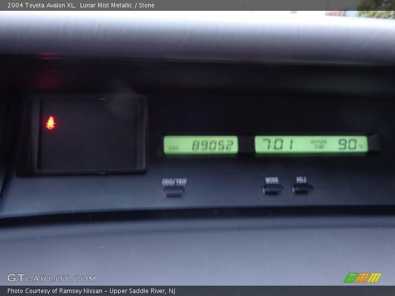 Lunar Mist Metallic / Stone 2004 Toyota Avalon XL