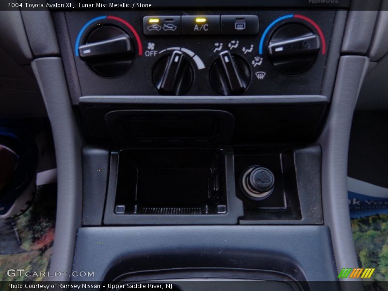 Lunar Mist Metallic / Stone 2004 Toyota Avalon XL