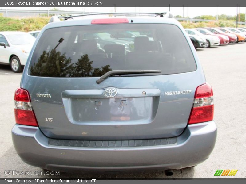 Bluestone Metallic / Ivory 2005 Toyota Highlander V6