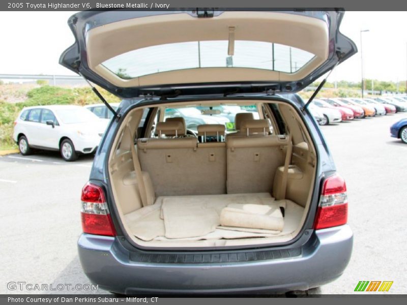 Bluestone Metallic / Ivory 2005 Toyota Highlander V6