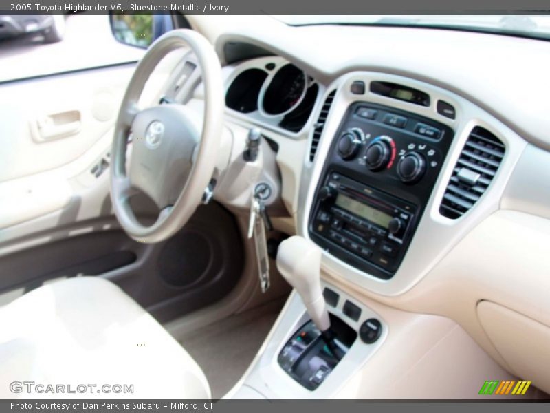 Bluestone Metallic / Ivory 2005 Toyota Highlander V6