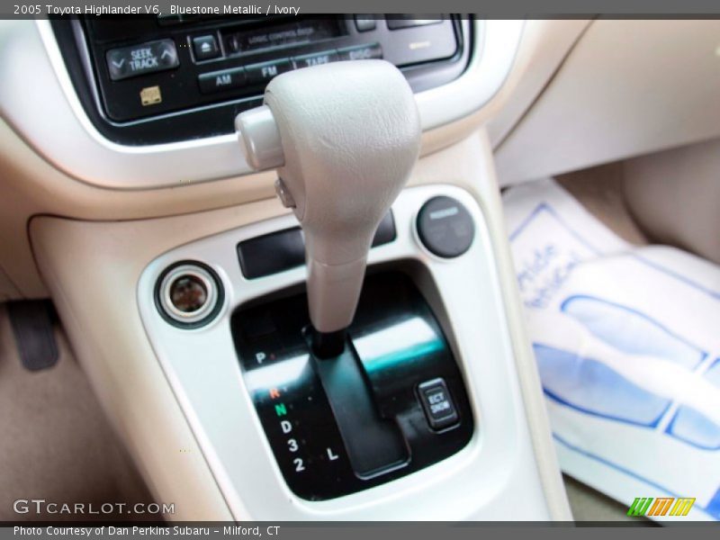 Bluestone Metallic / Ivory 2005 Toyota Highlander V6