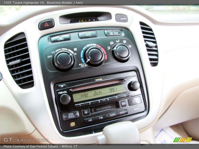 Bluestone Metallic / Ivory 2005 Toyota Highlander V6