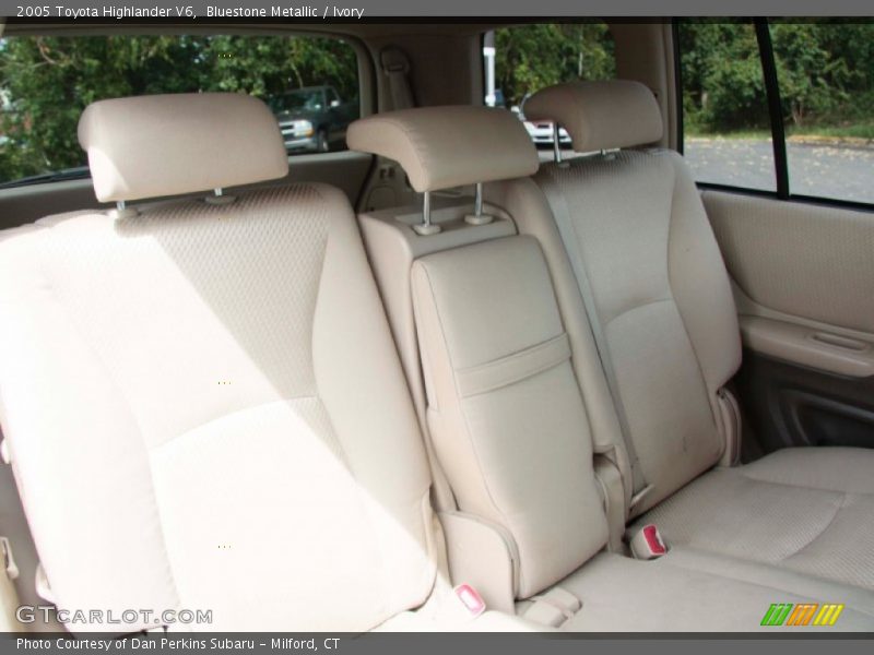 Bluestone Metallic / Ivory 2005 Toyota Highlander V6