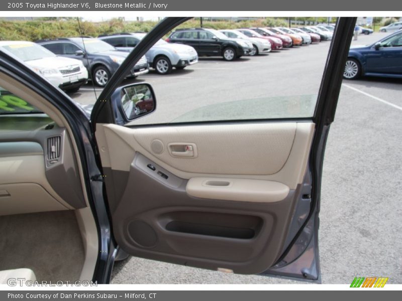 Bluestone Metallic / Ivory 2005 Toyota Highlander V6
