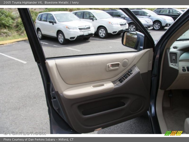 Bluestone Metallic / Ivory 2005 Toyota Highlander V6
