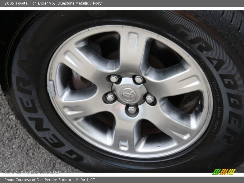 Bluestone Metallic / Ivory 2005 Toyota Highlander V6