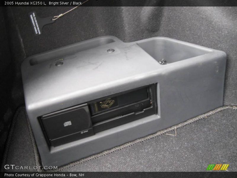 Bright Silver / Black 2005 Hyundai XG350 L