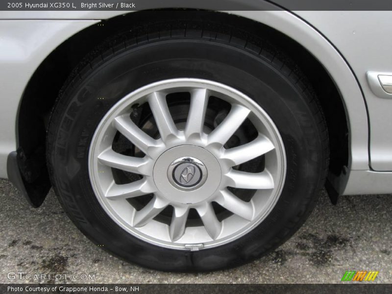Bright Silver / Black 2005 Hyundai XG350 L