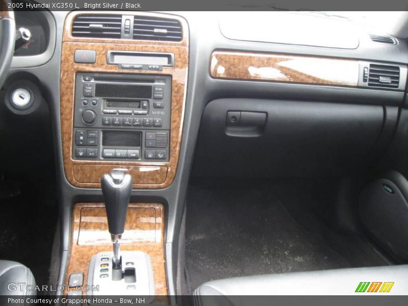 Bright Silver / Black 2005 Hyundai XG350 L