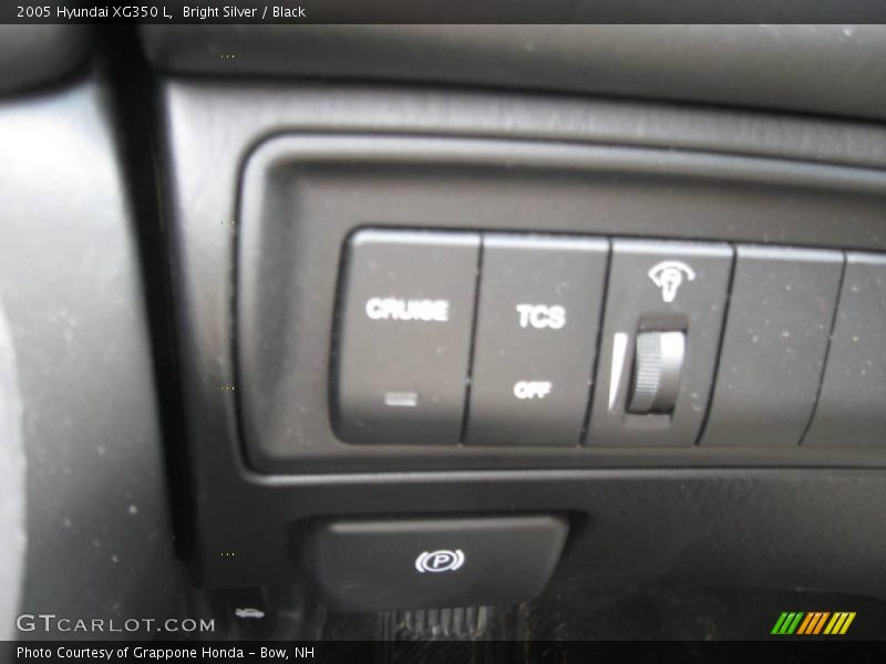 Bright Silver / Black 2005 Hyundai XG350 L