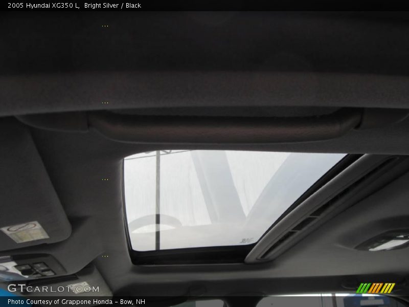 Bright Silver / Black 2005 Hyundai XG350 L