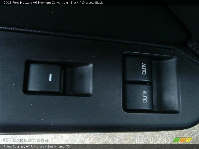 Black / Charcoal Black 2013 Ford Mustang V6 Premium Convertible