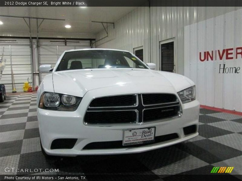 Bright White / Black 2012 Dodge Charger SE