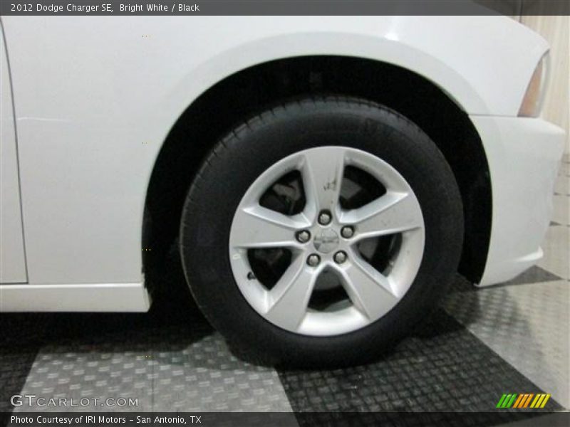Bright White / Black 2012 Dodge Charger SE