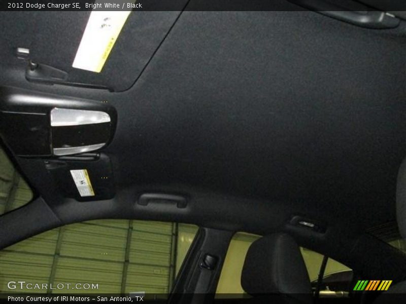 Bright White / Black 2012 Dodge Charger SE