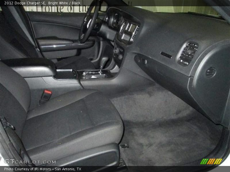Bright White / Black 2012 Dodge Charger SE