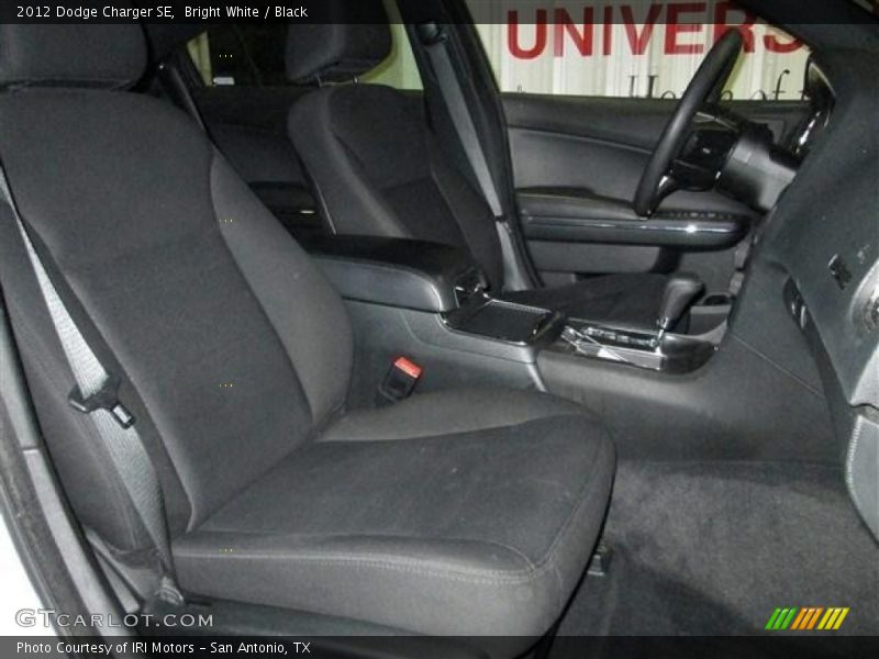 Bright White / Black 2012 Dodge Charger SE