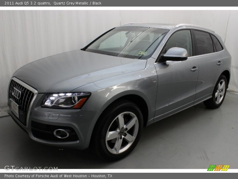 Quartz Grey Metallic / Black 2011 Audi Q5 3.2 quattro