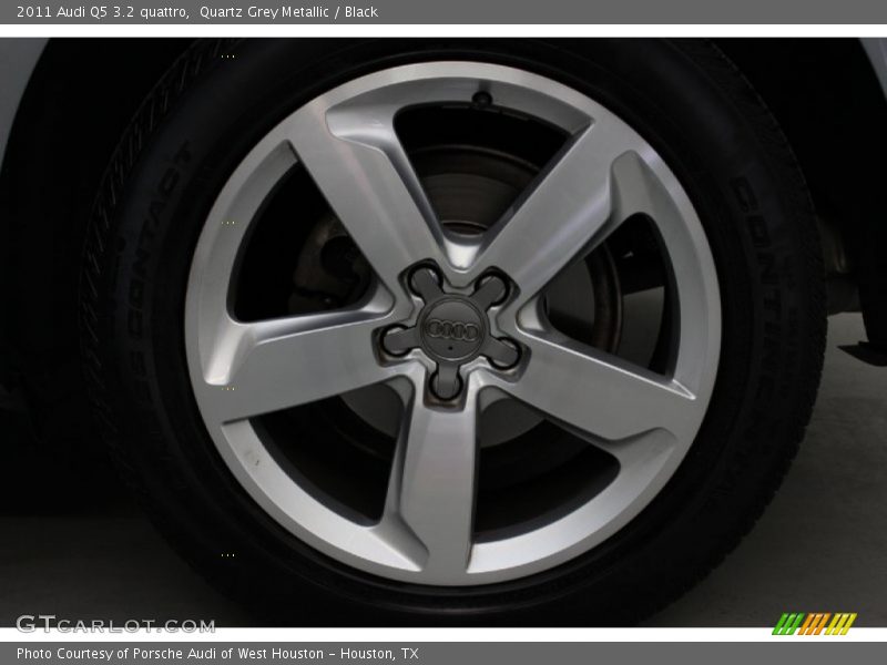 Quartz Grey Metallic / Black 2011 Audi Q5 3.2 quattro