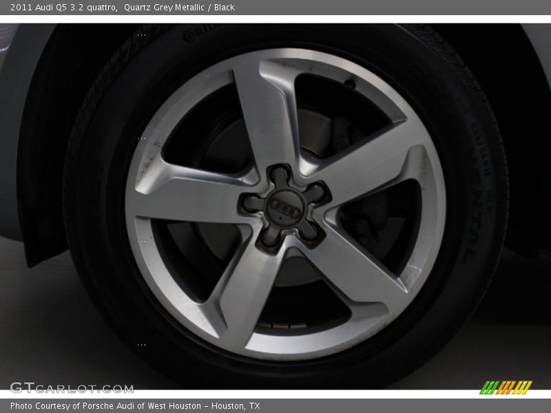 Quartz Grey Metallic / Black 2011 Audi Q5 3.2 quattro