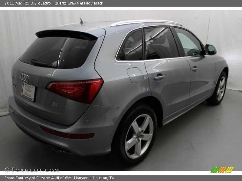 Quartz Grey Metallic / Black 2011 Audi Q5 3.2 quattro