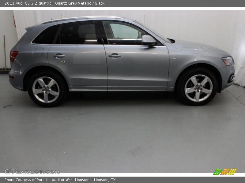 Quartz Grey Metallic / Black 2011 Audi Q5 3.2 quattro