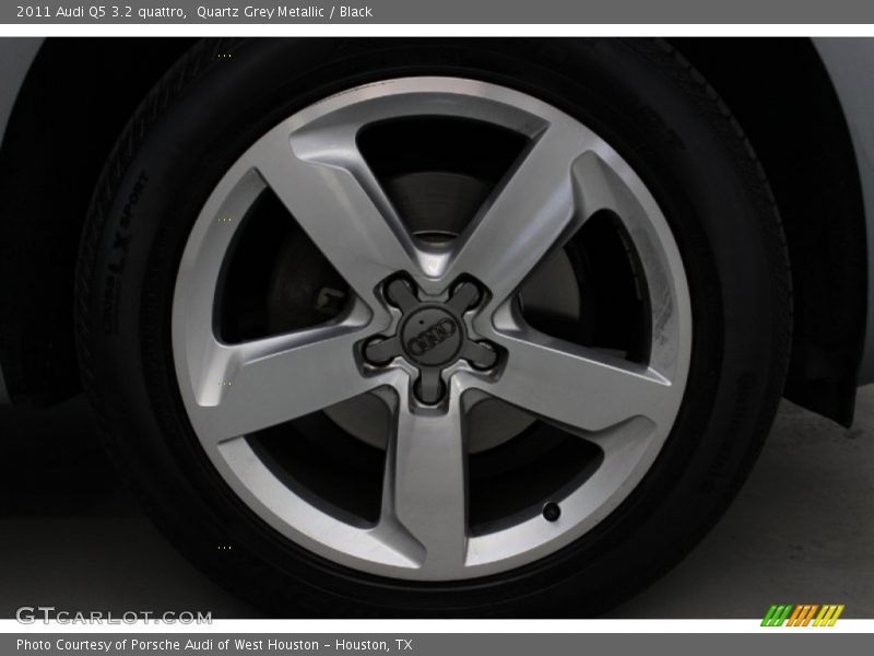 Quartz Grey Metallic / Black 2011 Audi Q5 3.2 quattro