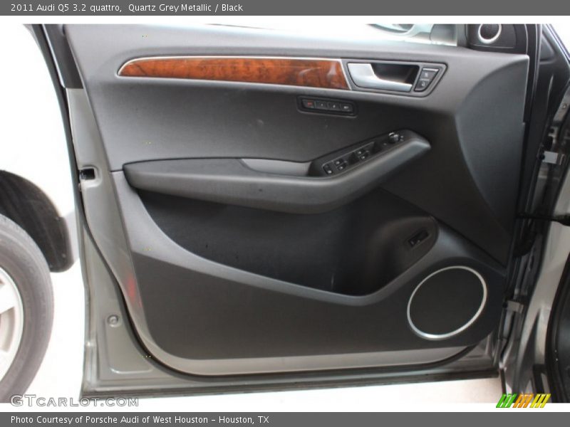 Quartz Grey Metallic / Black 2011 Audi Q5 3.2 quattro