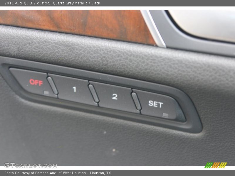 Quartz Grey Metallic / Black 2011 Audi Q5 3.2 quattro