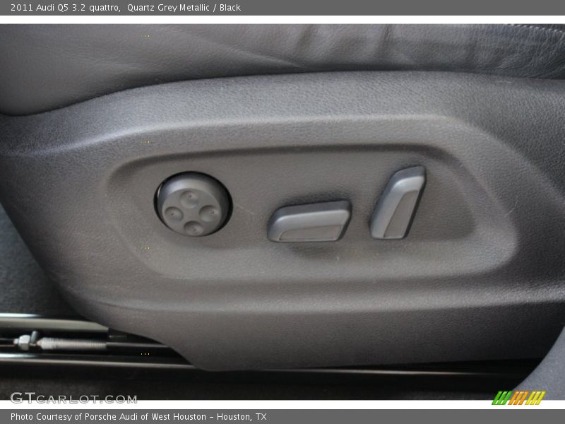 Quartz Grey Metallic / Black 2011 Audi Q5 3.2 quattro