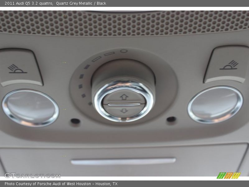 Quartz Grey Metallic / Black 2011 Audi Q5 3.2 quattro