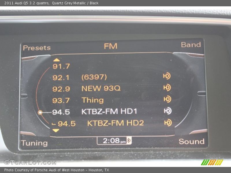 Quartz Grey Metallic / Black 2011 Audi Q5 3.2 quattro