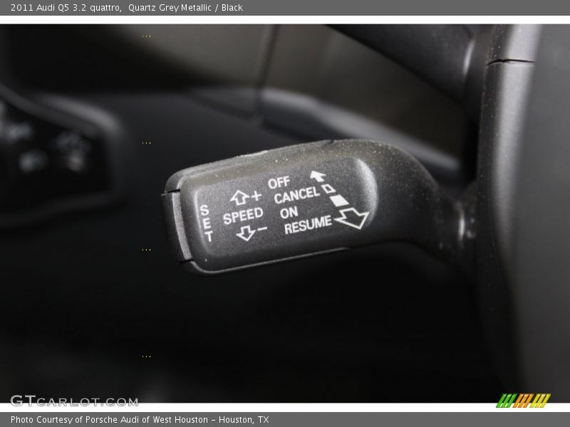 Quartz Grey Metallic / Black 2011 Audi Q5 3.2 quattro