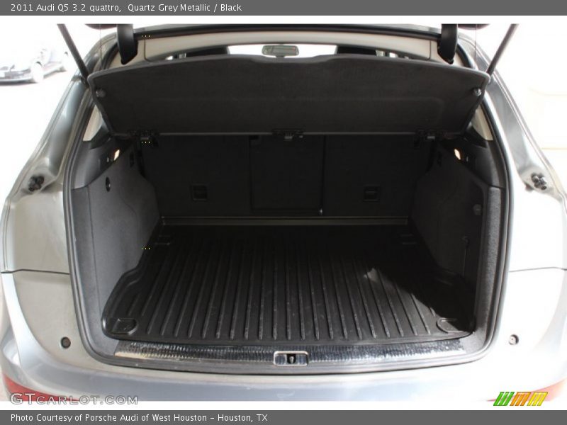 Quartz Grey Metallic / Black 2011 Audi Q5 3.2 quattro