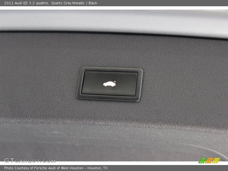Quartz Grey Metallic / Black 2011 Audi Q5 3.2 quattro