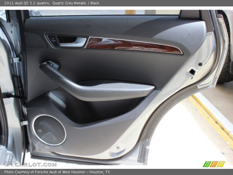 Quartz Grey Metallic / Black 2011 Audi Q5 3.2 quattro