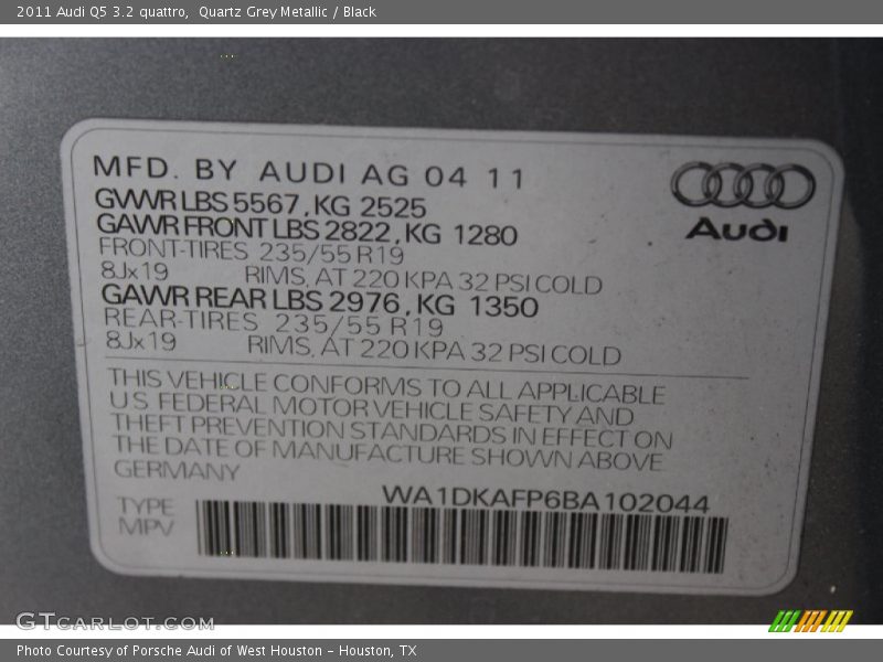 Quartz Grey Metallic / Black 2011 Audi Q5 3.2 quattro