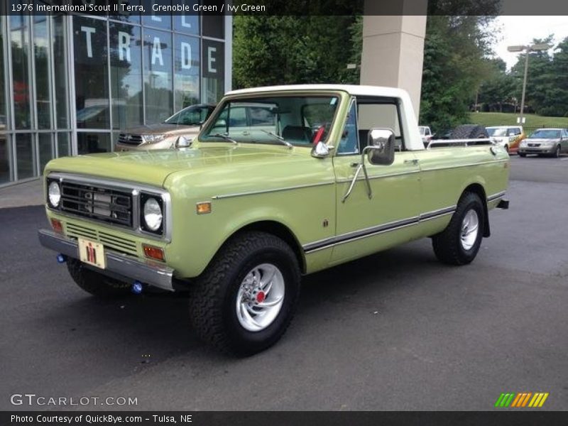 Front 3/4 View of 1976 Scout II Terra