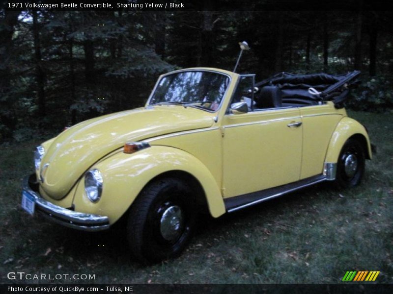 Shantung Yellow / Black 1971 Volkswagen Beetle Convertible