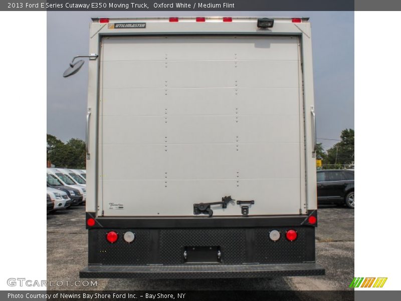 Oxford White / Medium Flint 2013 Ford E Series Cutaway E350 Moving Truck